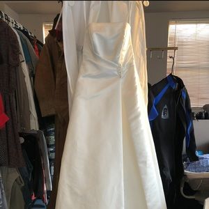 David's Bridal strapless satin Aline wedding gown Size 2 with coat Size S.